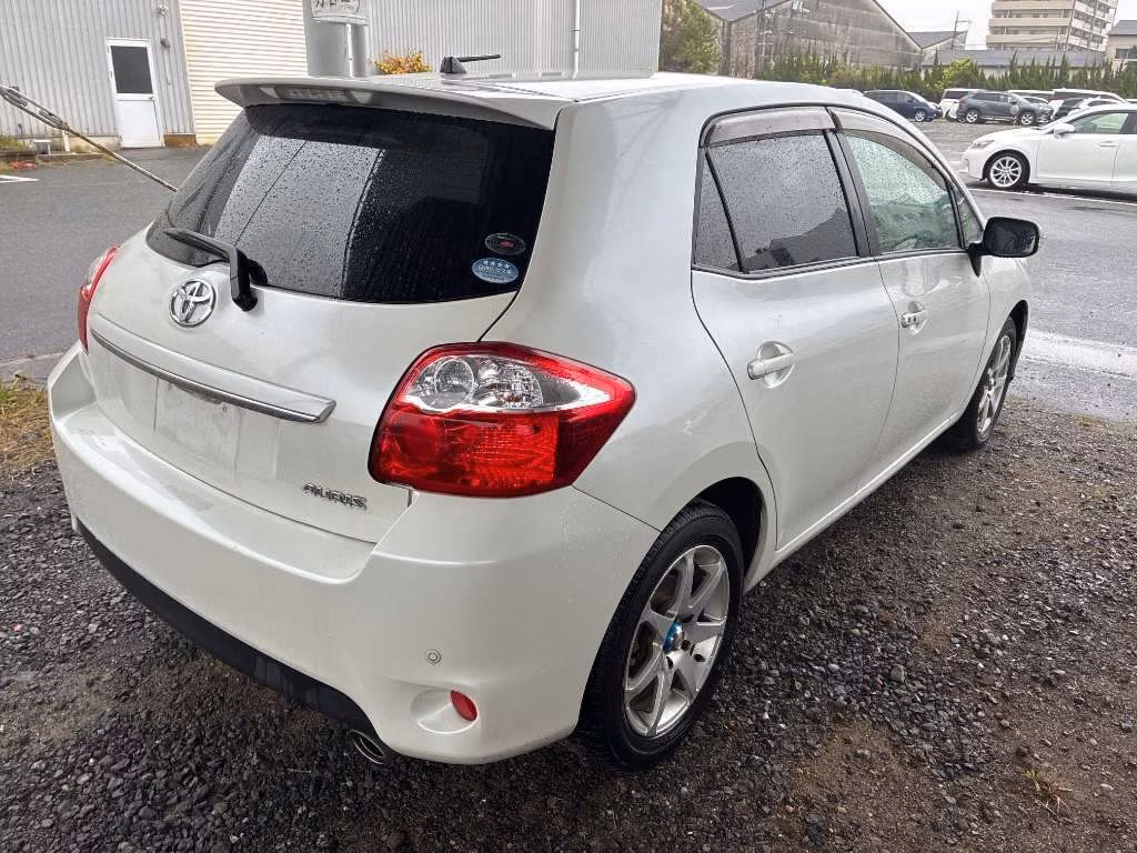 TOYOTA AURIS