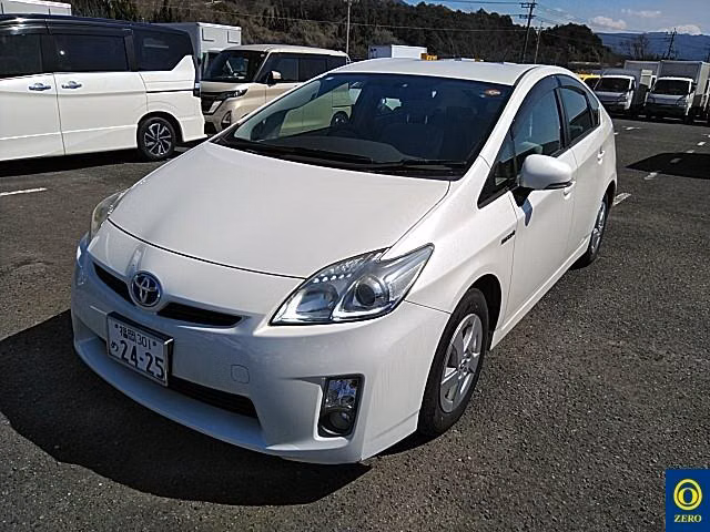 TOYOTA PRIUS