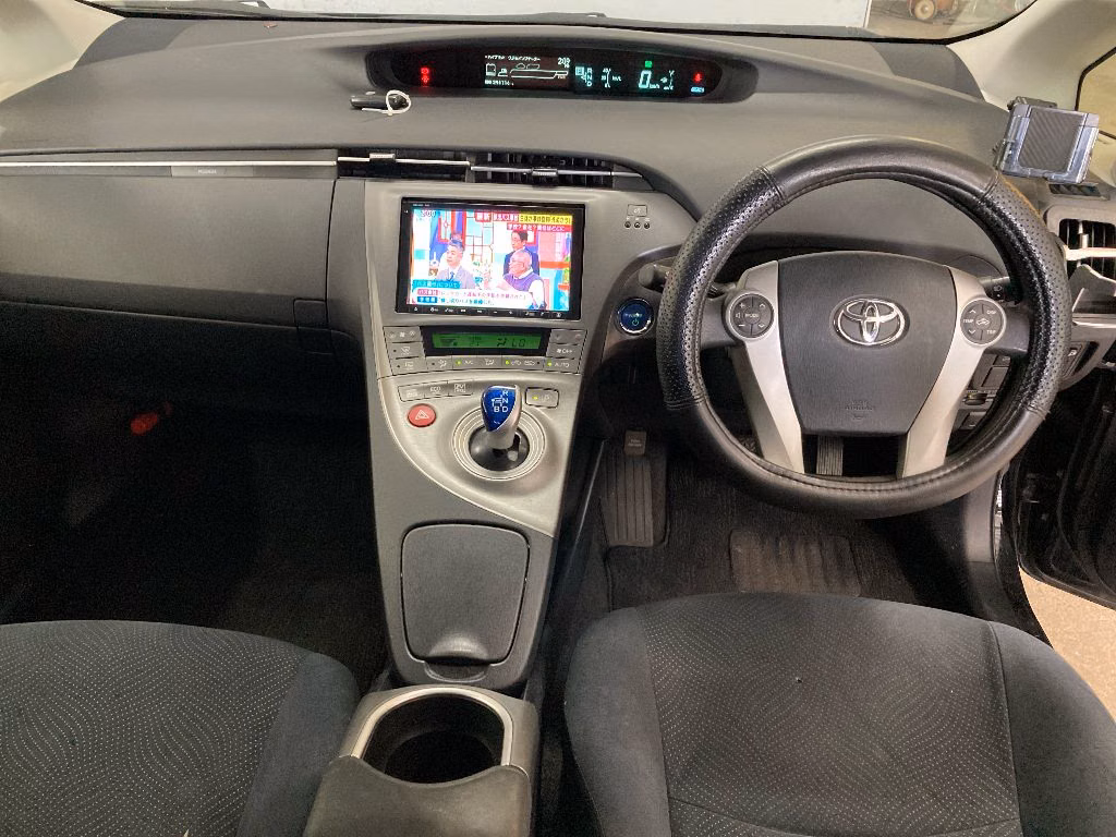 TOYOTA PRIUS