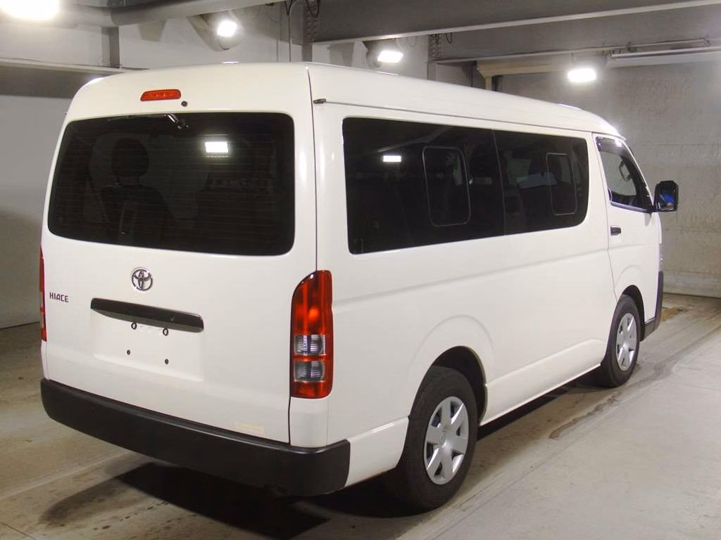 TOYOTA HIACE