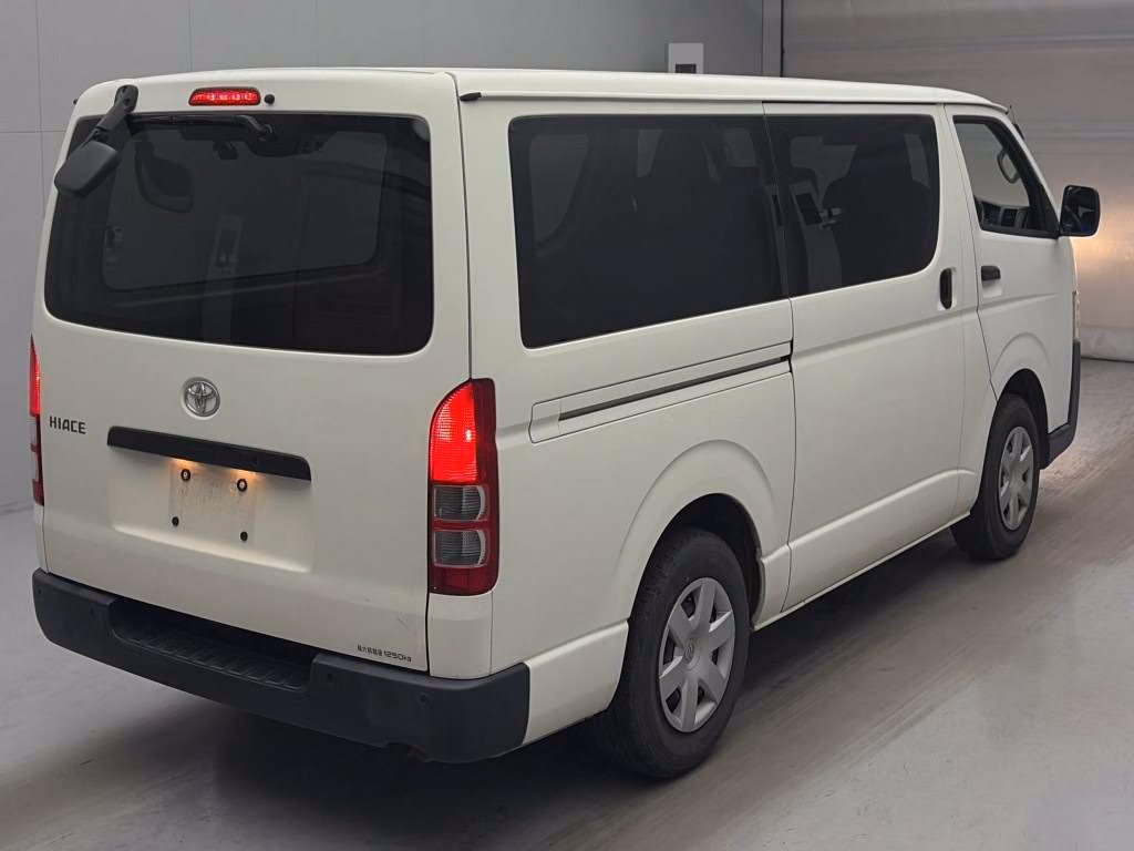 TOYOTA REGIUS ACE