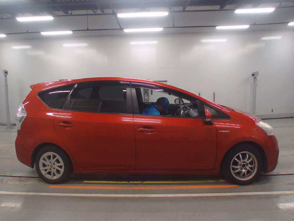 TOYOTA PRIUS ALPHA