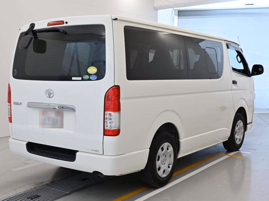 TOYOTA REGIUS ACE