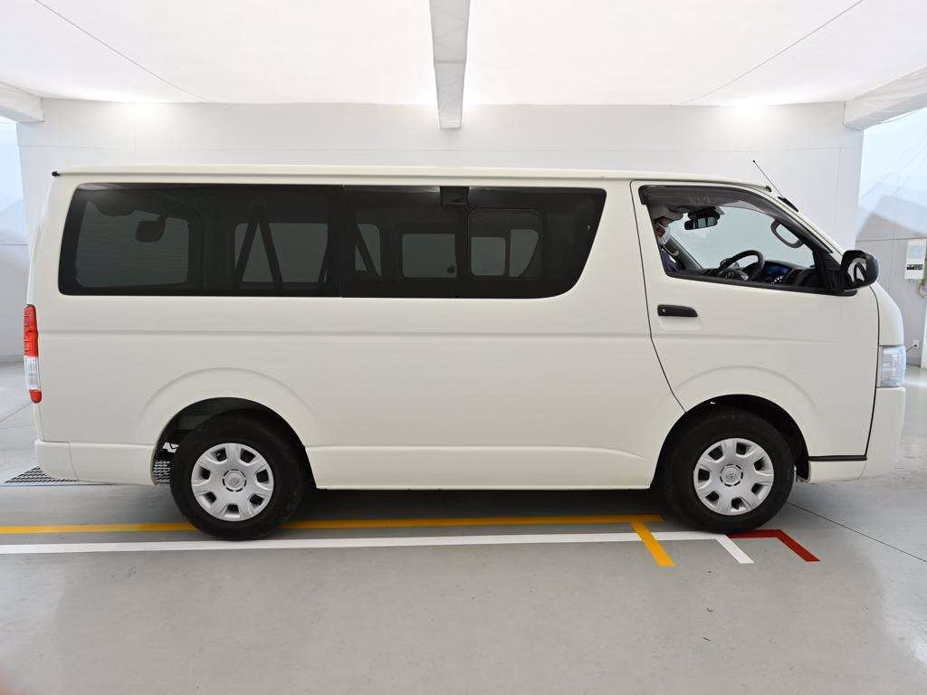 TOYOTA REGIUS ACE