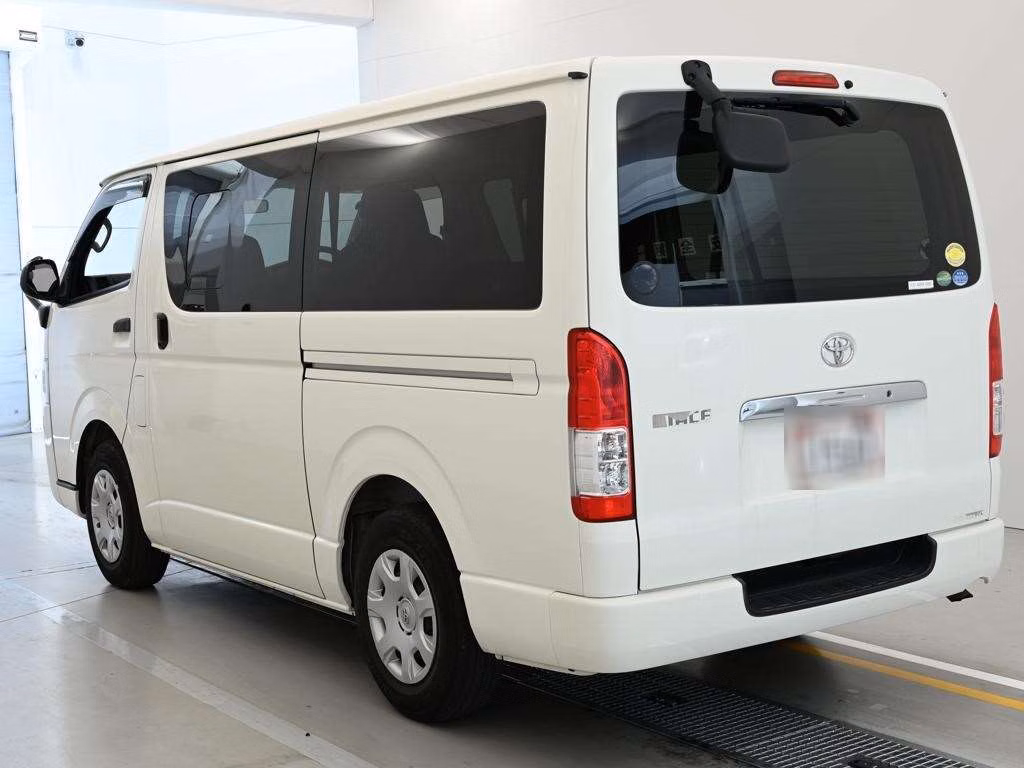 TOYOTA REGIUS ACE