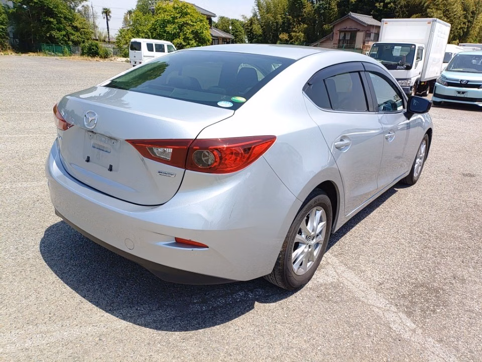 MAZDA AXELA
