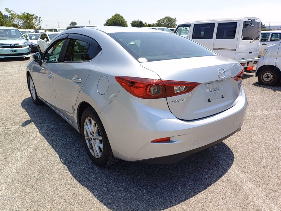MAZDA AXELA