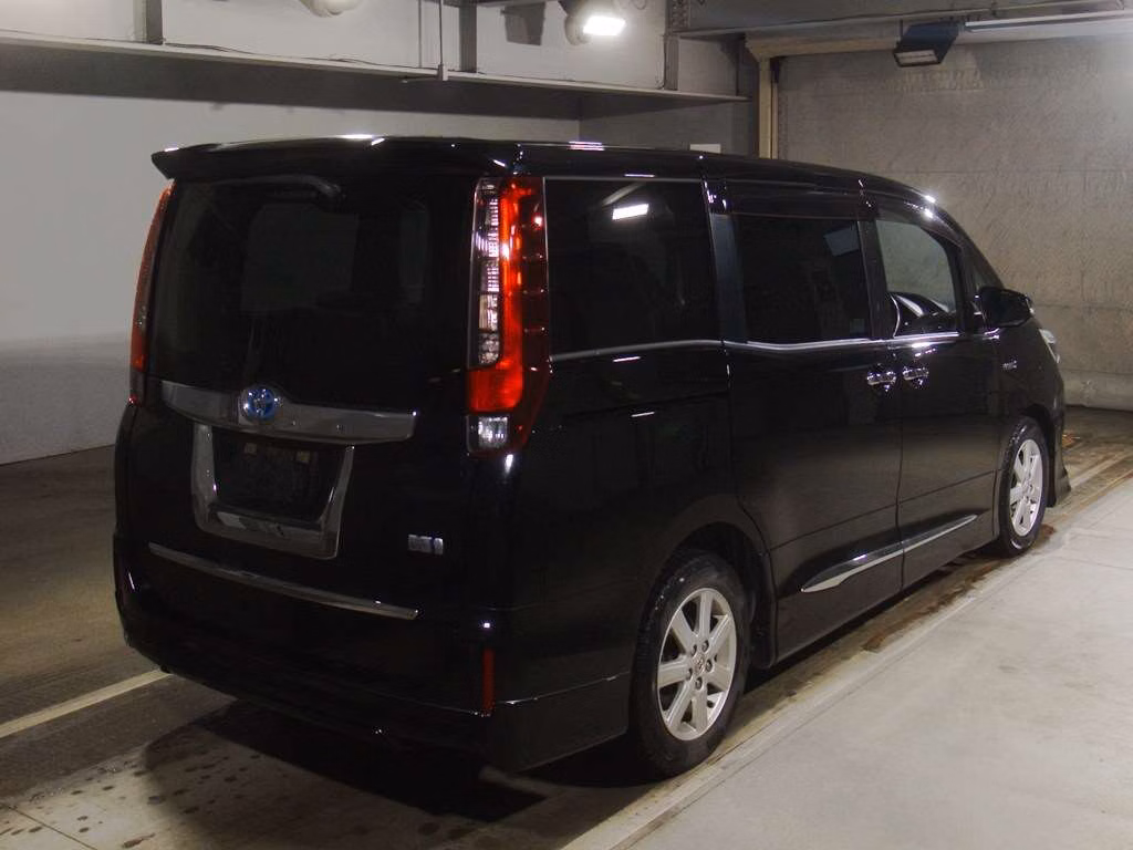 TOYOTA NOAH