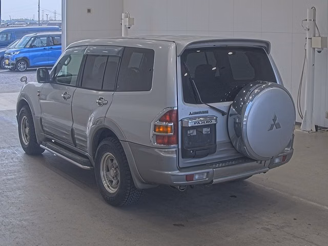 MITSUBISHI PAJERO
