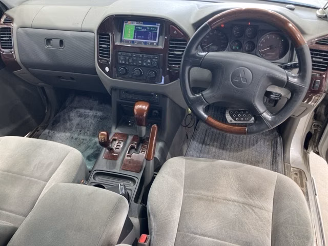 MITSUBISHI PAJERO
