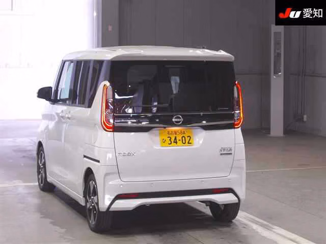 NISSAN ROOX