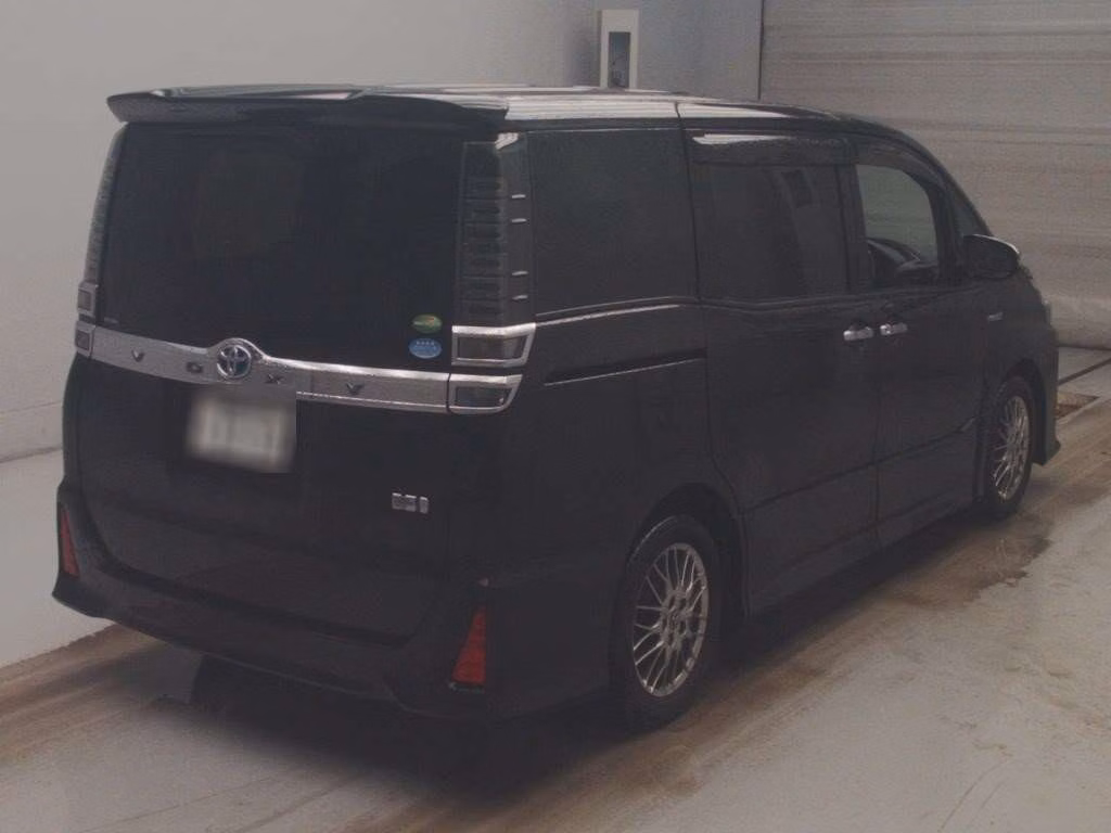 TOYOTA VOXY