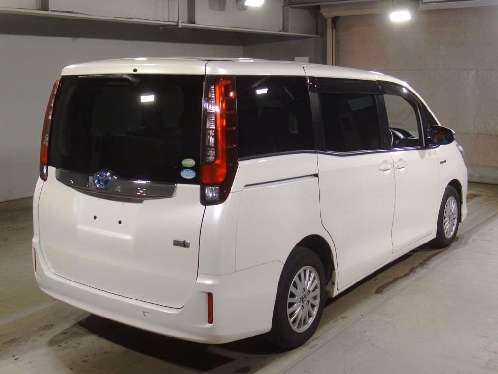 TOYOTA NOAH