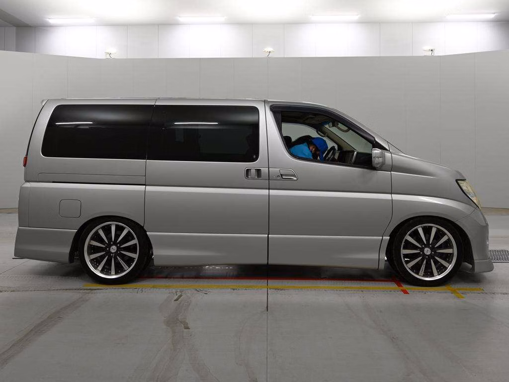 NISSAN ELGRAND