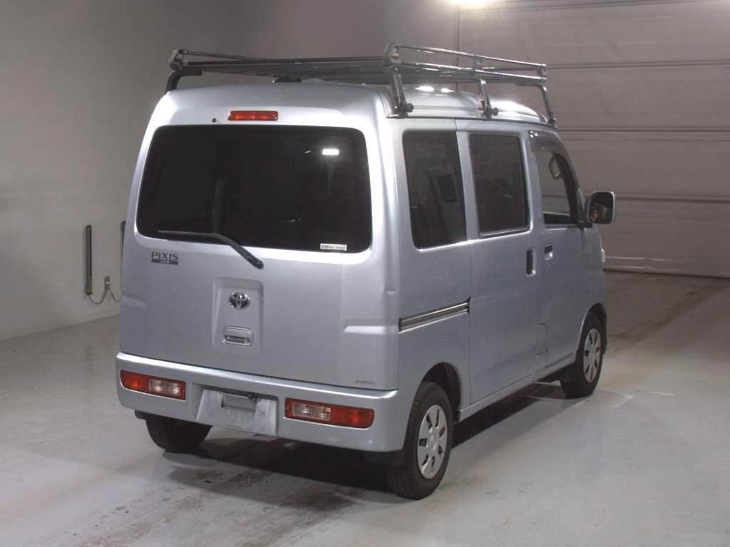 TOYOTA PIXIS VAN