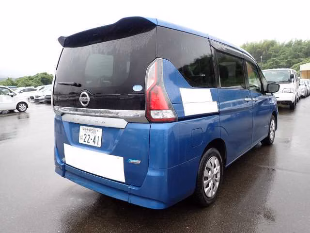 NISSAN SERENA