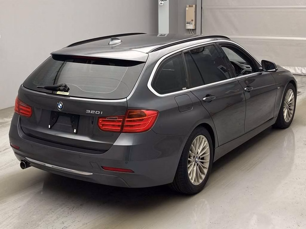BMW 3-SERIES