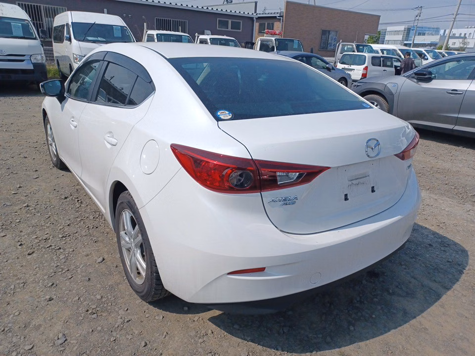MAZDA AXELA