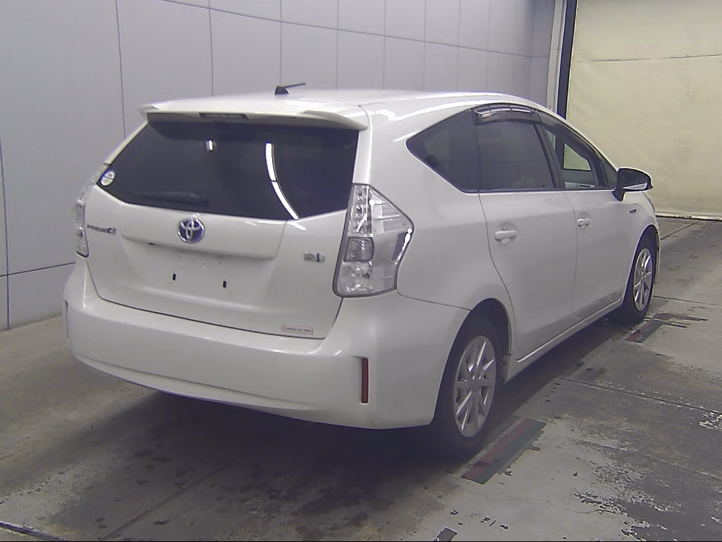 TOYOTA PRIUS ALPHA