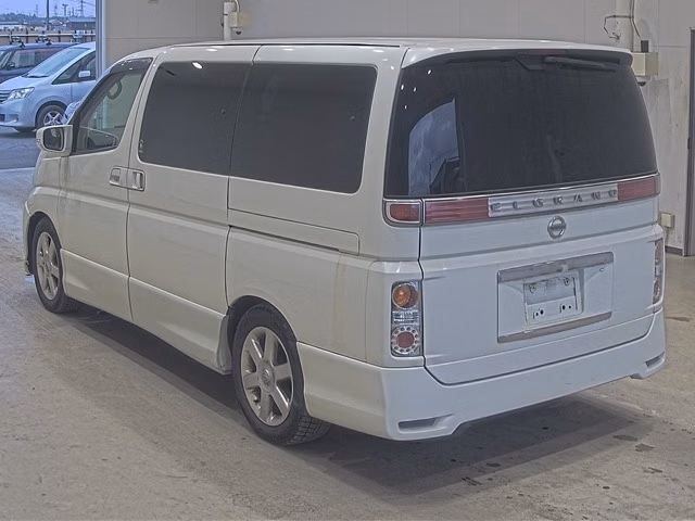 NISSAN ELGRAND