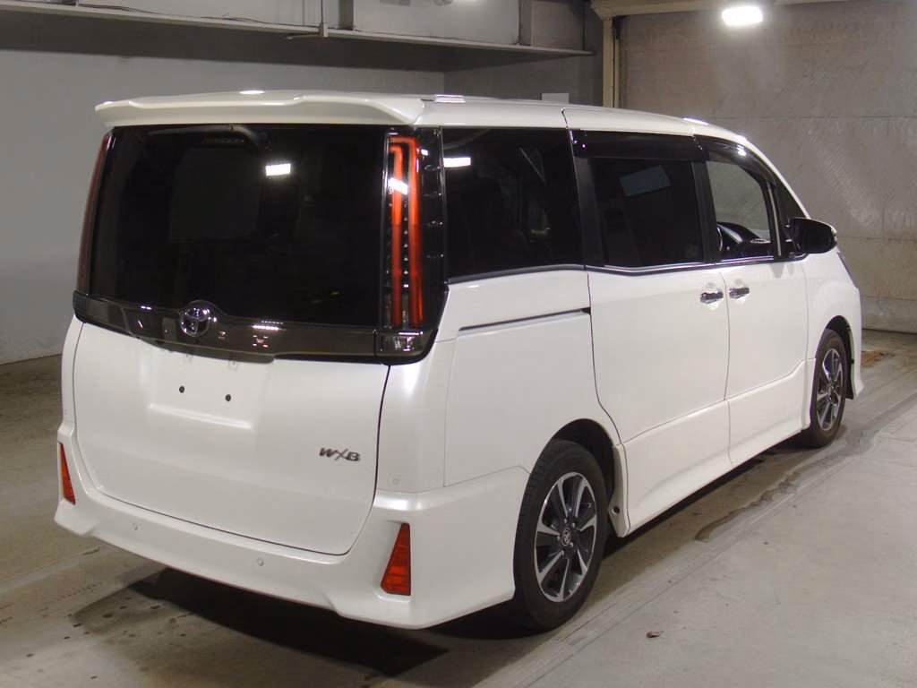 TOYOTA NOAH