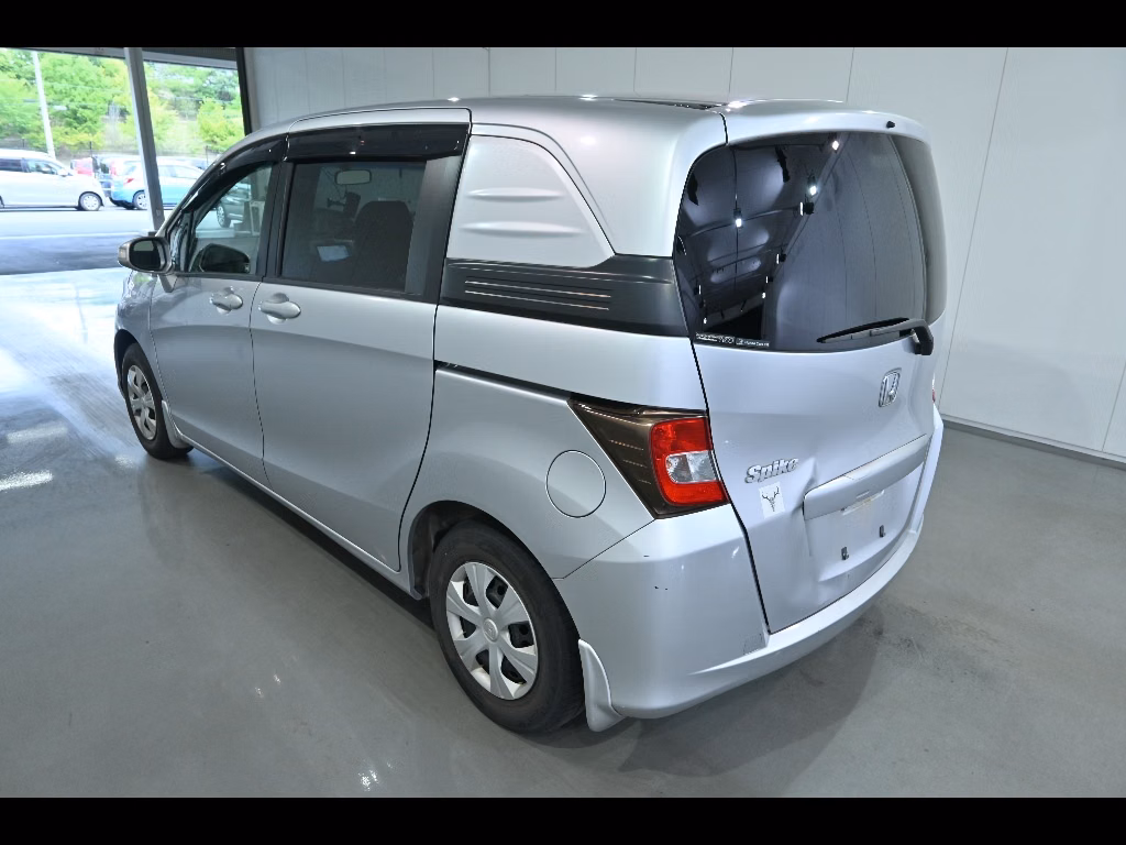 HONDA FREED SPIKE