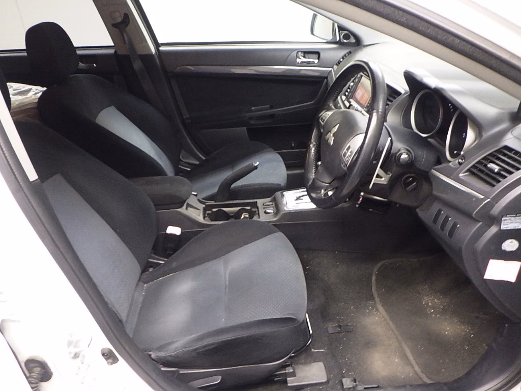 MITSUBISHI LANCER