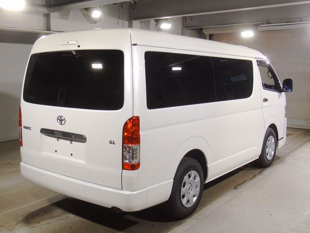 TOYOTA HIACE