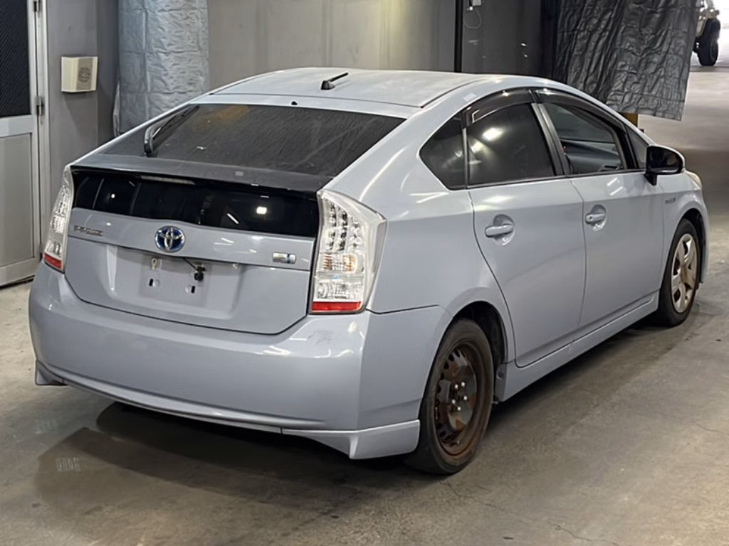 TOYOTA PRIUS