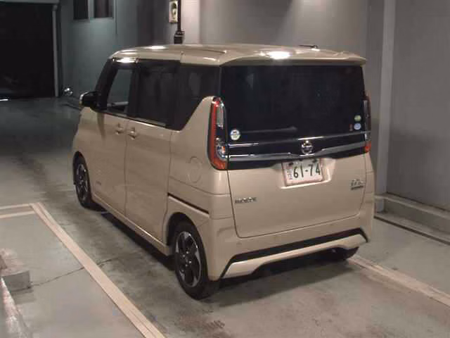 NISSAN ROOX