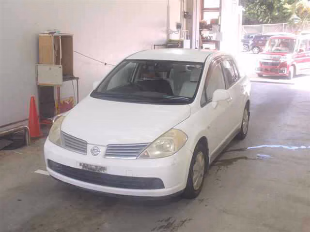 NISSAN TIIDA LATIO