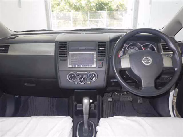 NISSAN TIIDA LATIO