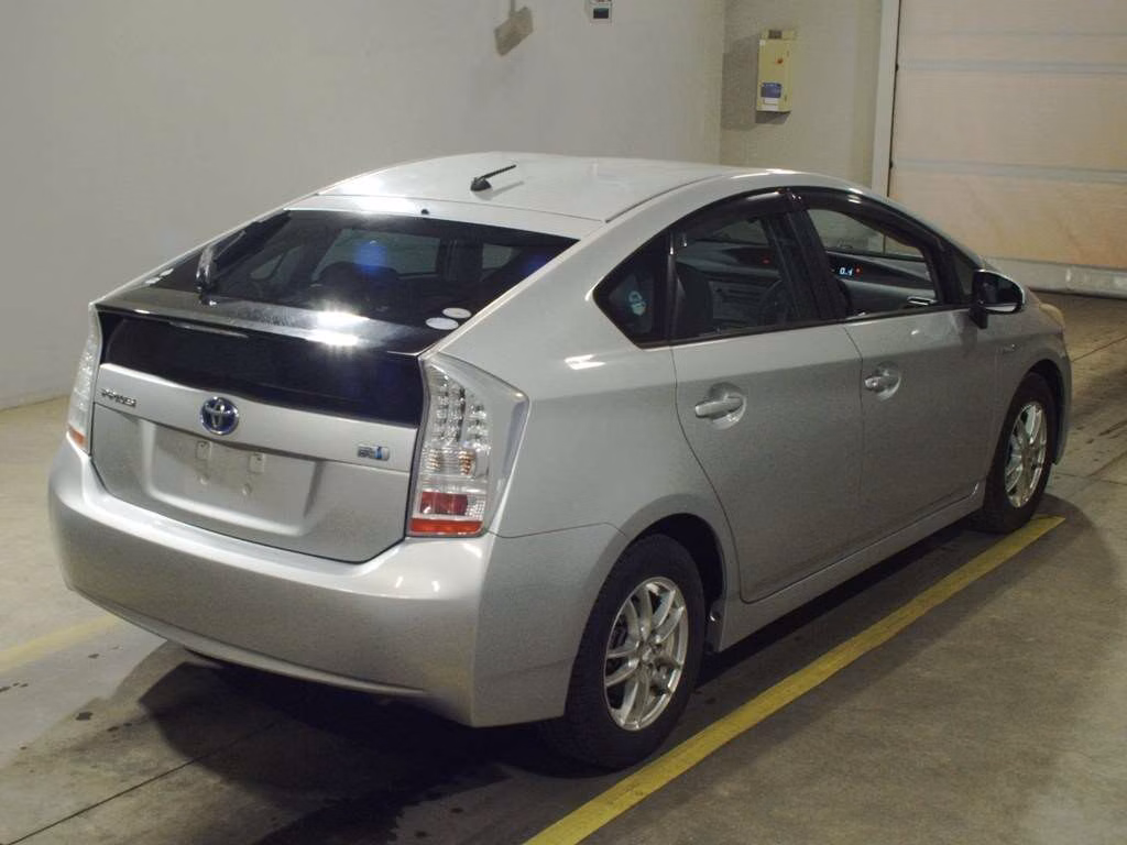 TOYOTA PRIUS