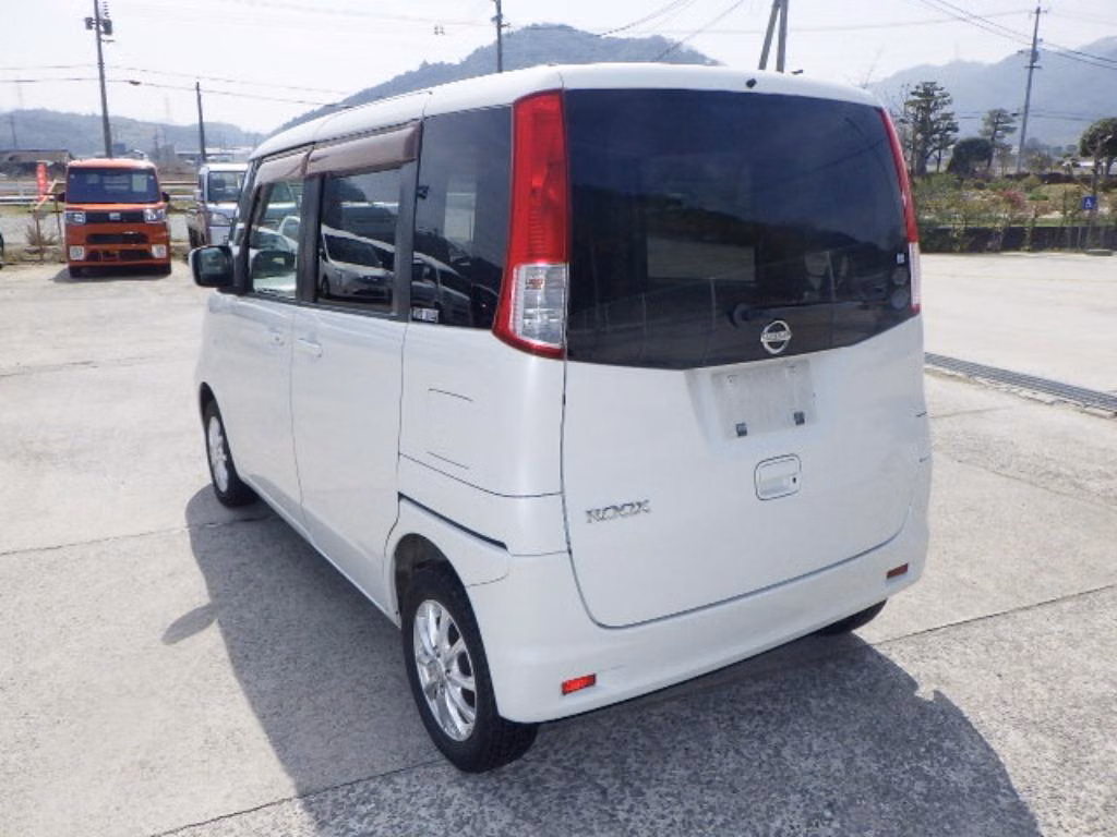 NISSAN ROOX