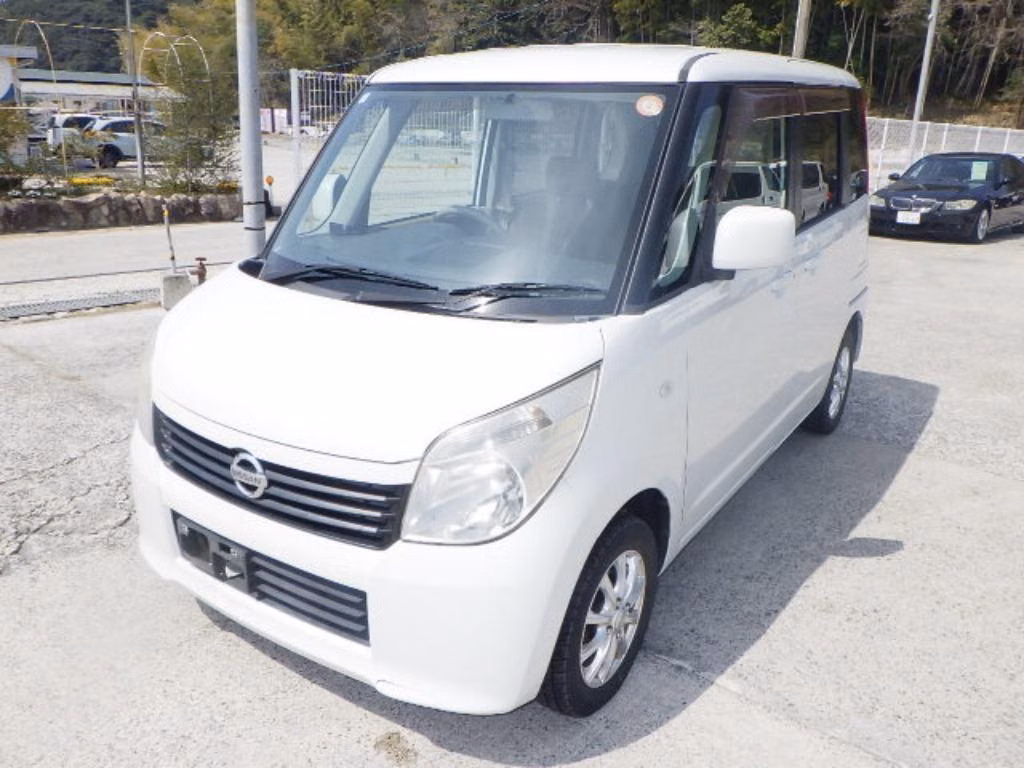 NISSAN ROOX