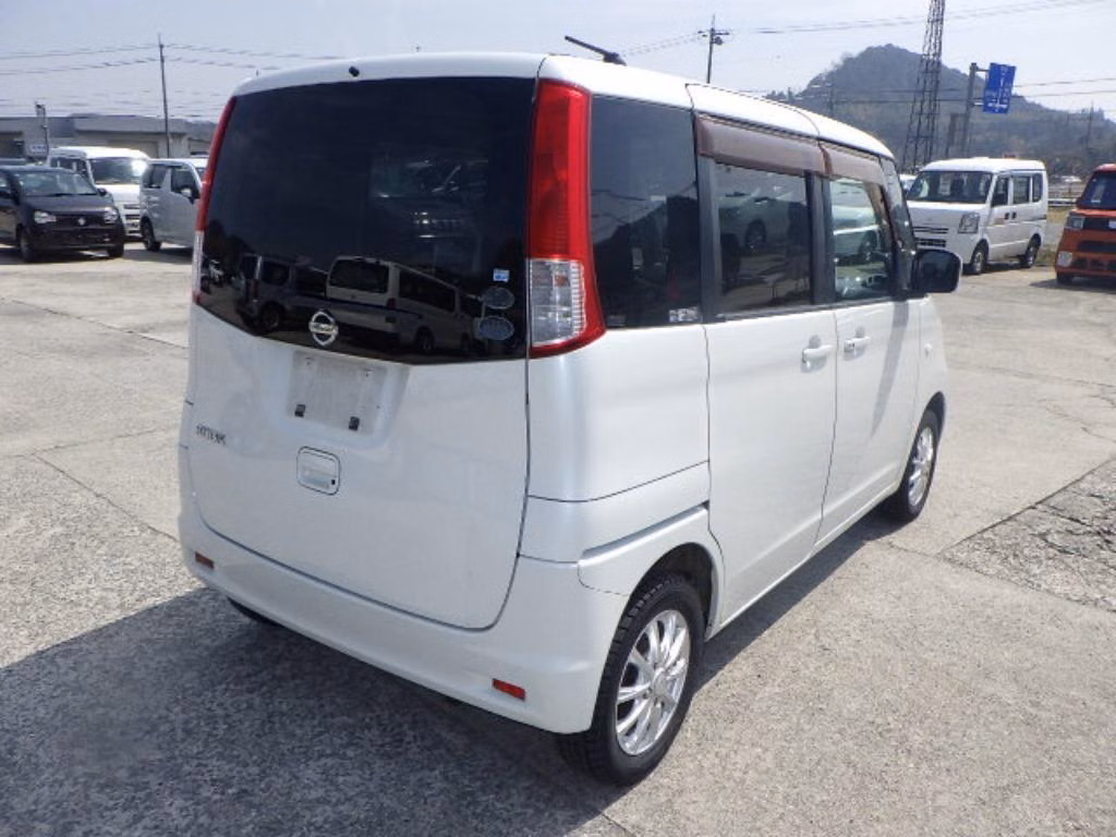 NISSAN ROOX