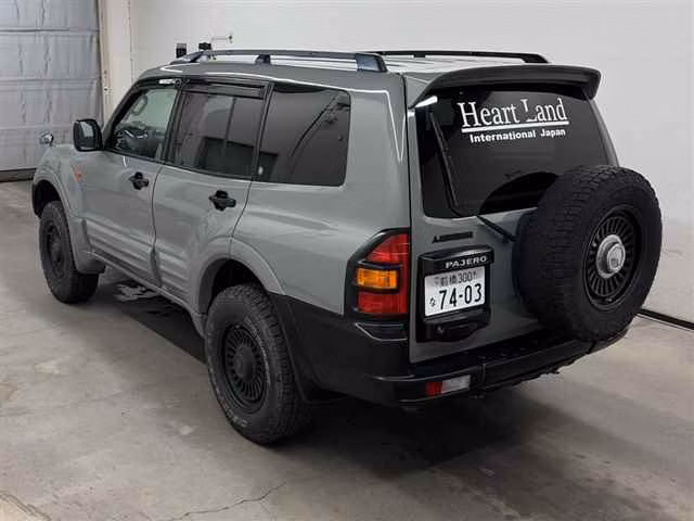 MITSUBISHI PAJERO