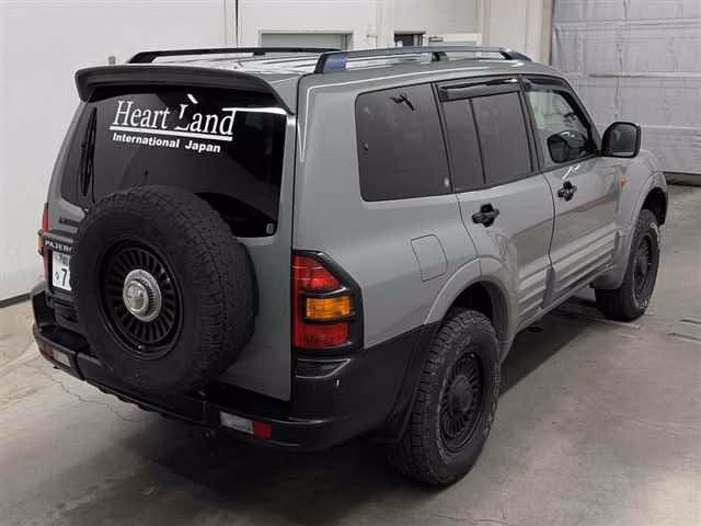 MITSUBISHI PAJERO