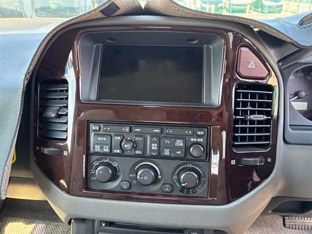 MITSUBISHI PAJERO