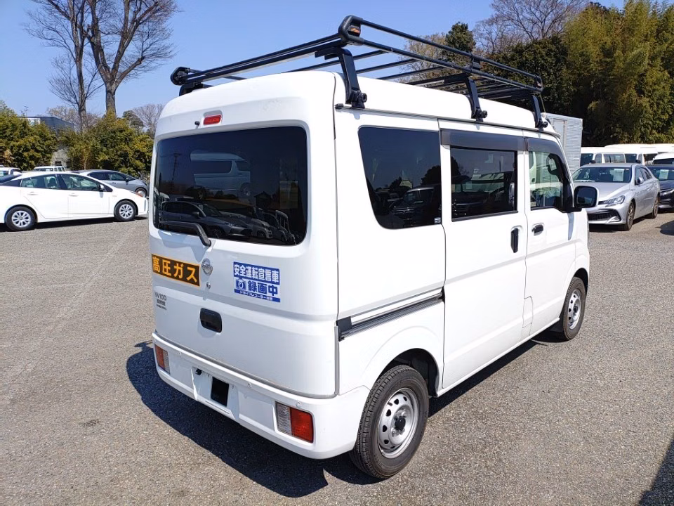 NISSAN NV100 CLIPPER
