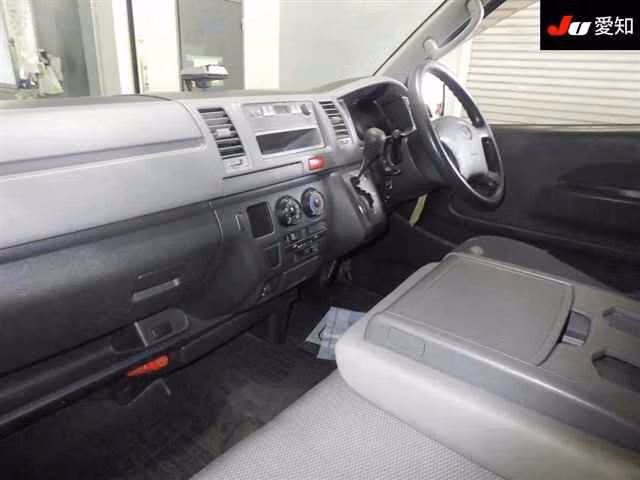 TOYOTA REGIUS ACE