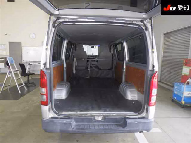 TOYOTA REGIUS ACE