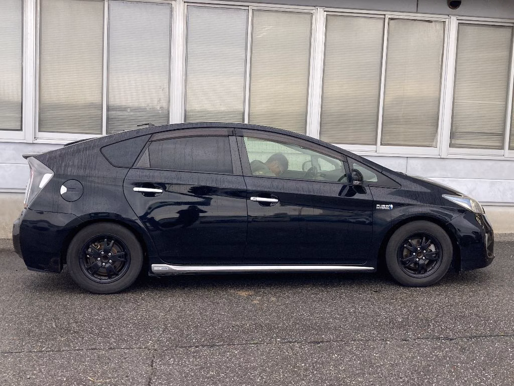 TOYOTA PRIUS PHV