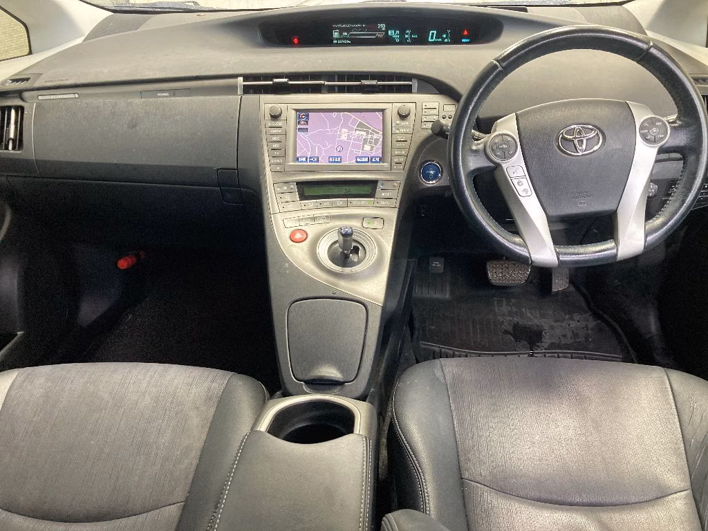 TOYOTA PRIUS PHV