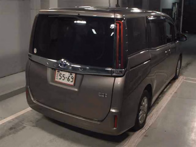 TOYOTA NOAH