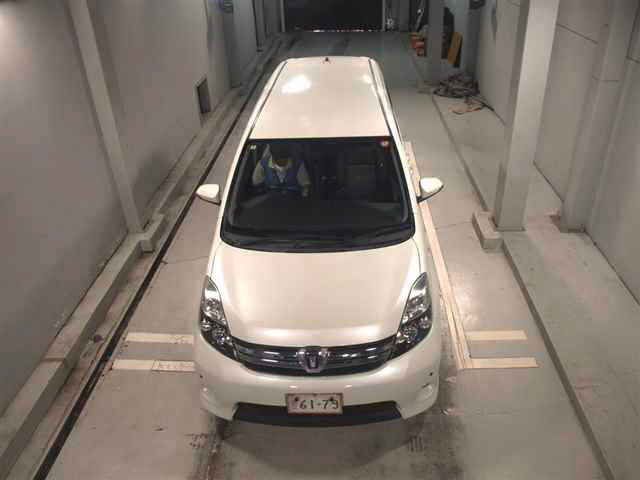 TOYOTA ISIS