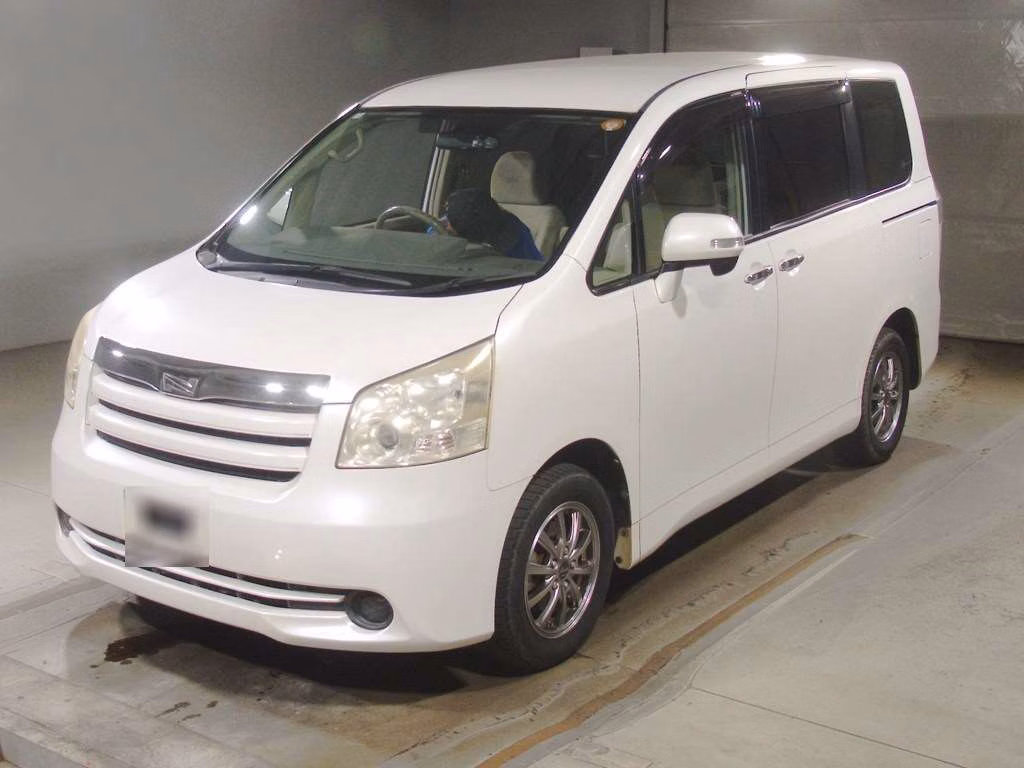 TOYOTA NOAH
