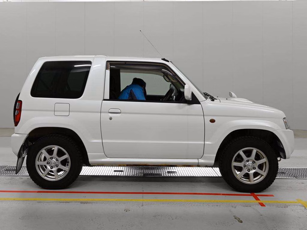 MITSUBISHI PAJERO MINI