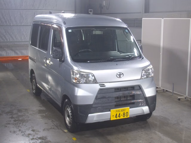 TOYOTA PIXIS VAN