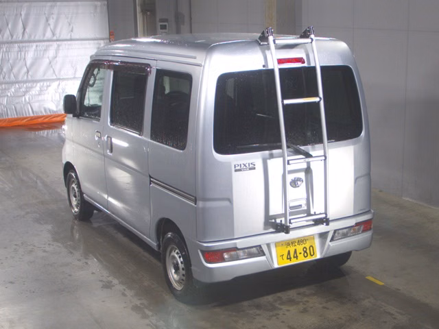 TOYOTA PIXIS VAN